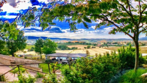 Spoleto Poolside07 kms centresleeps 24Wifiairconentire property exc yours